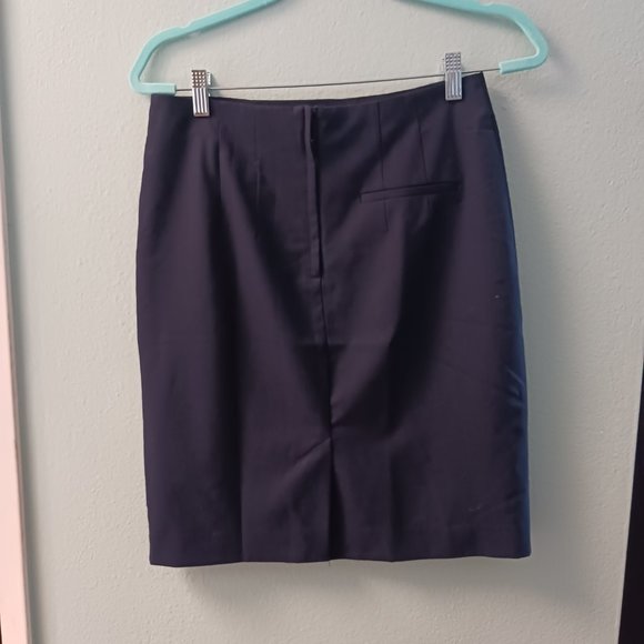 Dark Navy H&M Skirt (8) - Picture 2 of 4